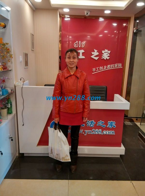 邯鄲大名巧手女人李女士在家兼職做手工活珠繡(圖1)