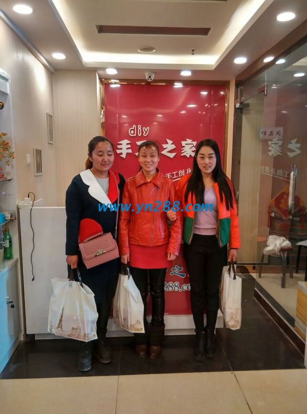 邯鄲不同地區(qū)的三位女士一起來到手工活之家總部，建立深厚友誼(圖1)