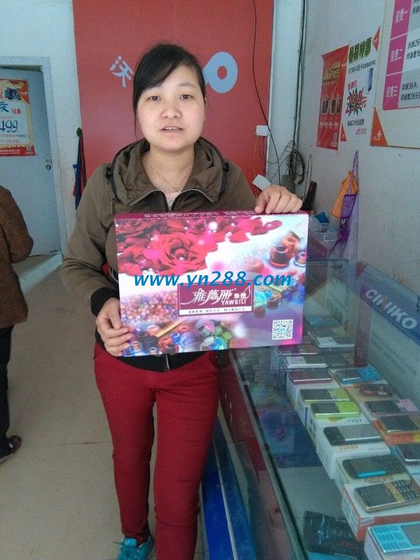 重慶墊江手機(jī)店梅女士業(yè)余時間兼職做手工活珠繡加工掙錢 重慶墊江手機(jī)店梅女士業(yè)余時間兼職做手工活珠繡加工掙錢(圖1)