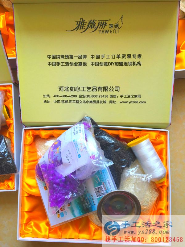 手工活之家外發(fā)加工2016年7月1日包貨記錄 將所有串珠繡所需要的材料放進(jìn)盒中后的特寫照片