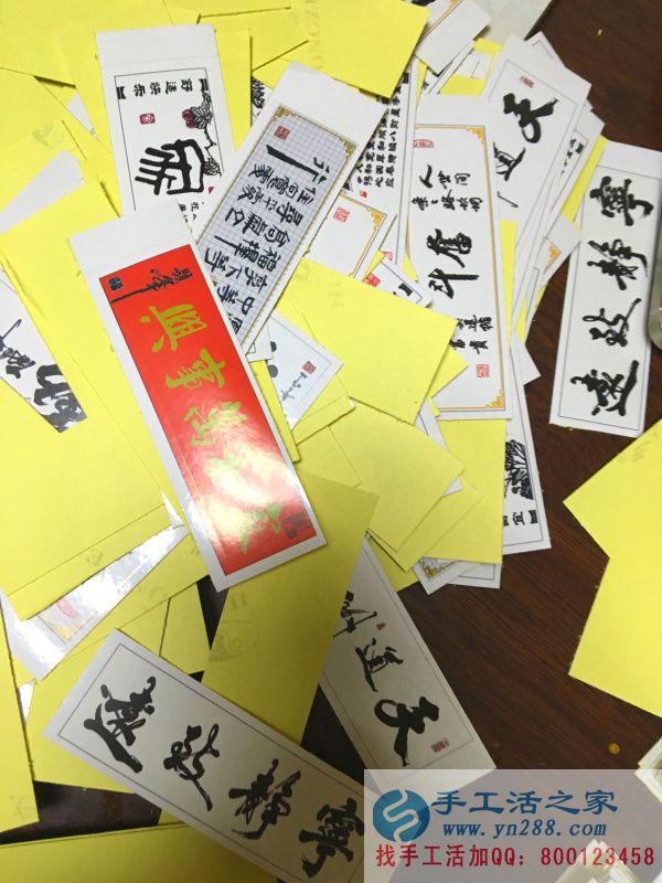  工作人員將其一個(gè)一個(gè)剪開(kāi)