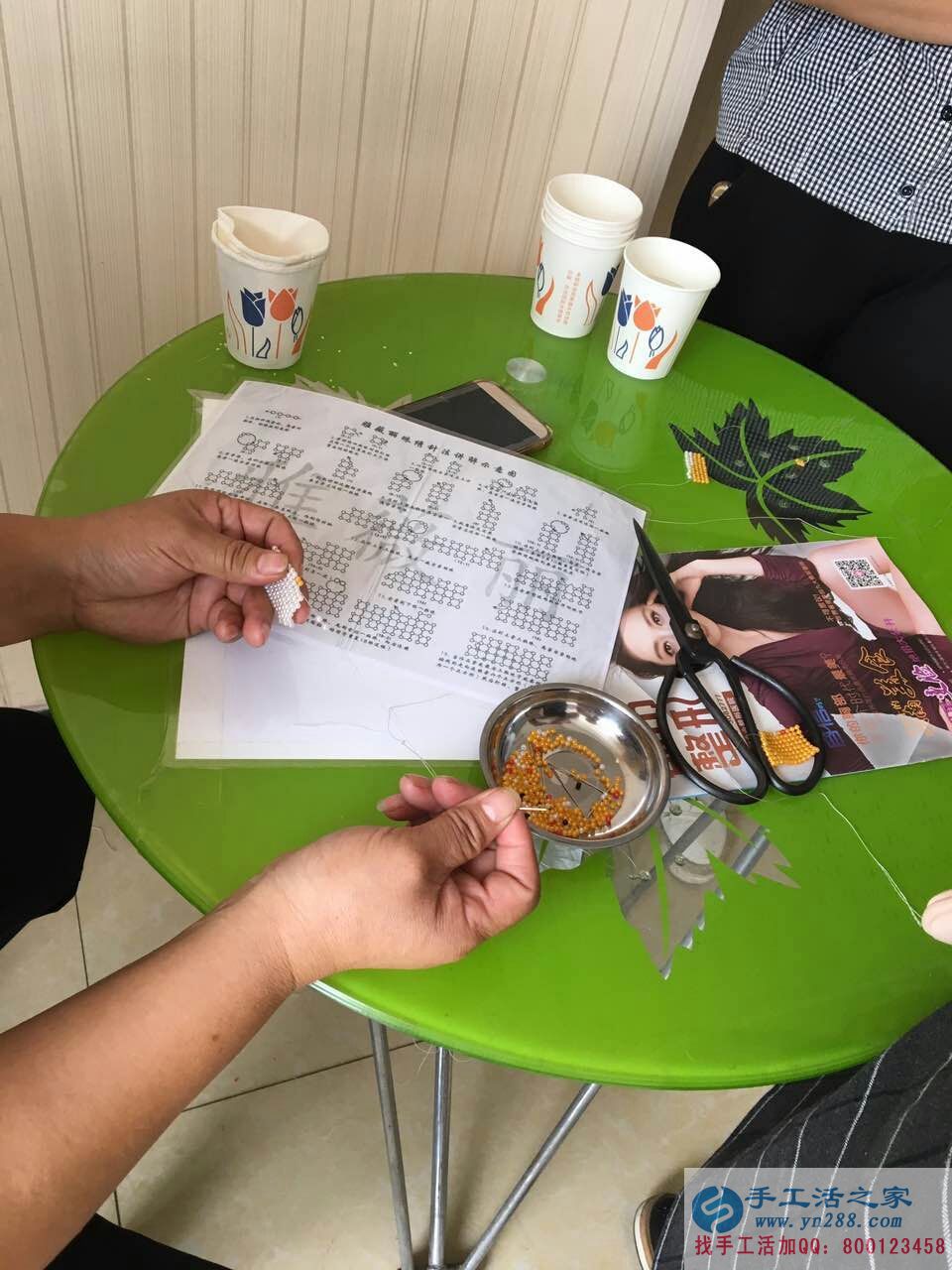 適合家庭婦女做的手工活，廣東佛山錢(qián)女士找到手工活串珠繡