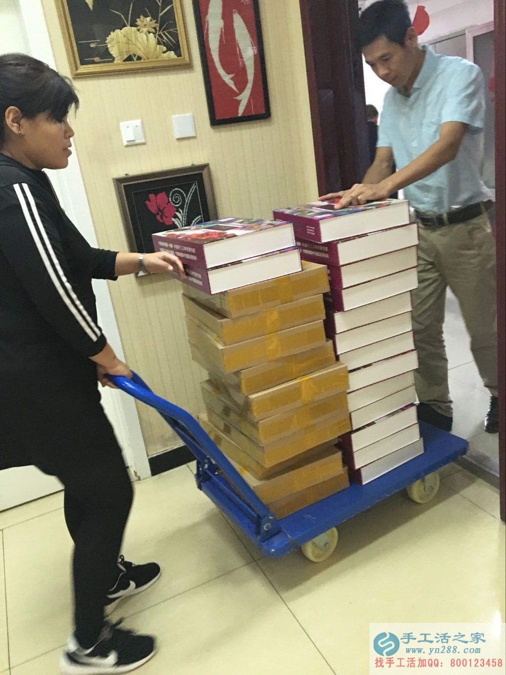 在家能做的兼職，邢臺理發(fā)店老板前來手工活之家做串珠加工外發(fā)