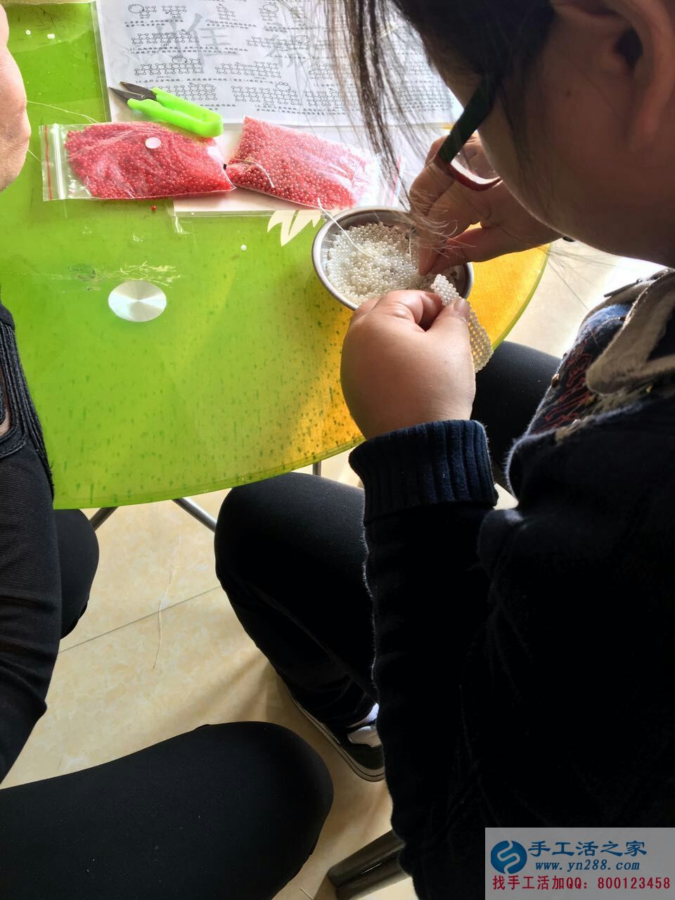 貴州遵義朱女士找到讓人放心的正規(guī)手工活串珠繡賺錢 貴州遵義朱女士找到讓人放心的正規(guī)手工活串珠繡賺錢