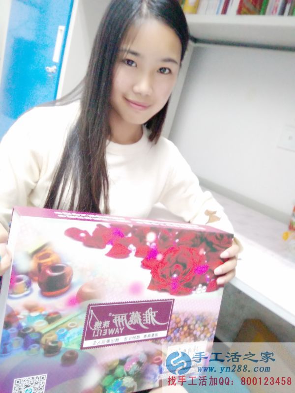 河南鄭州在校大學(xué)生許女士業(yè)余兼職手工活賺生活費 河南鄭州在校大學(xué)生許女士業(yè)余兼職手工活賺生活費