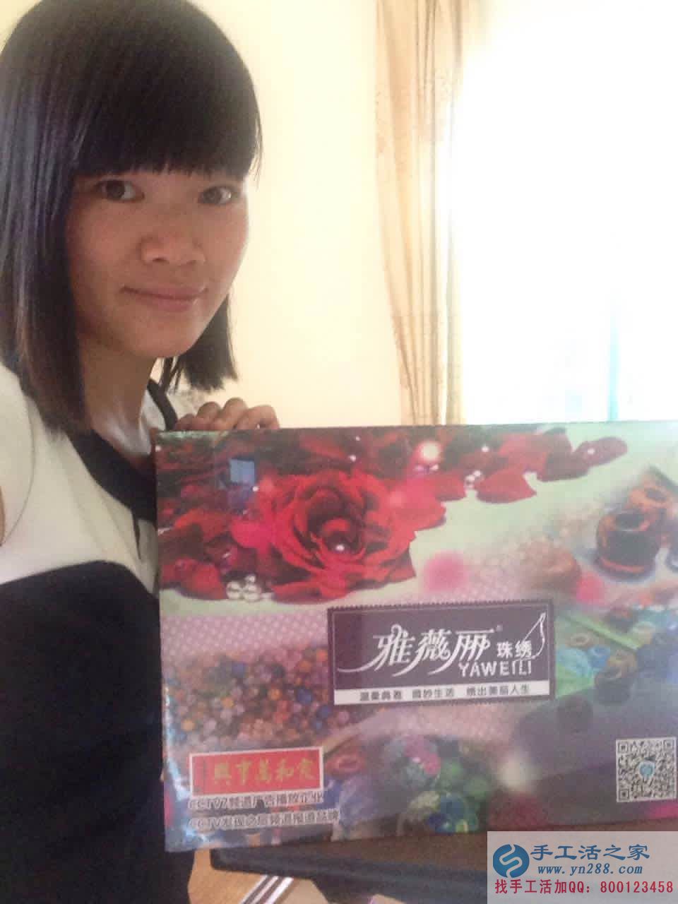 廣東廣州打工妹潘女士業(yè)余時間兼職手工活串珠繡賺錢 廣東廣州打工妹潘女士業(yè)余時間兼職手工活串珠繡賺錢