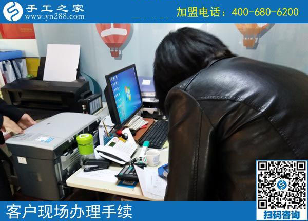 10月19日，做彩珠繡手工活加盟項(xiàng)目的代理加工為什么要申請？手工之家接待考察合作加工客戶剪影