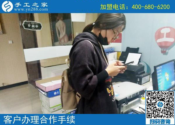 10月21日，正規(guī)手工活外發(fā)加工廠家一定是注重成品銷售的企業(yè)。手工之家接待考察加工客戶剪影