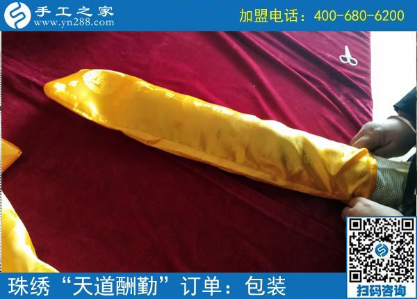 為了讓客戶滿意，這個老板選擇親自送貨  