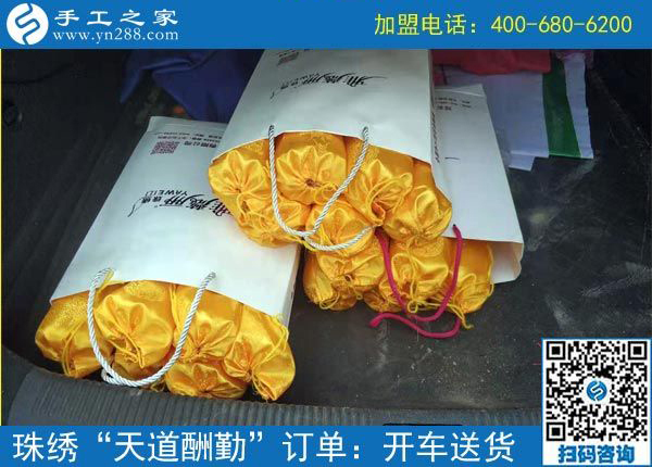 為了讓客戶滿意，這個老板選擇親自送貨  