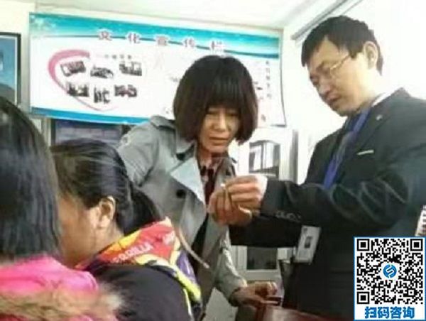 走進(jìn)社區(qū)，讓珠繡手工成為大家脫貧致富的一件法寶！----記手工之家走進(jìn)社區(qū)培訓(xùn)串珠手工活動(dòng)