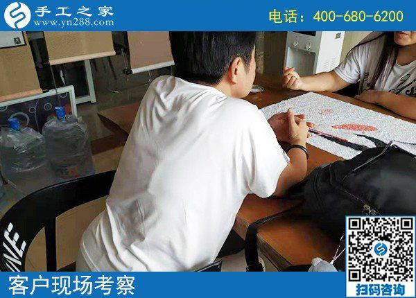 8月22日，想接正規(guī)廠家的手工活，很多人選擇這個(gè)沒(méi)有門檻的手工活，手工之家接待考察加工客戶剪影