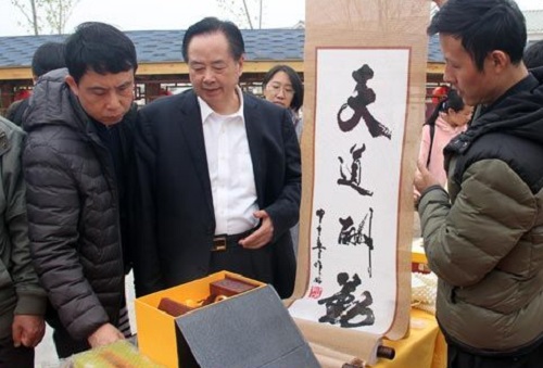 入選非遺的勵(lì)志珠珠繡這么火，這個(gè)珠繡手工是怎么回事？
