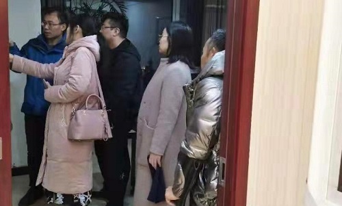 加大珠繡市場化、著重產(chǎn)品創(chuàng)新------記邯鄲學(xué)院文化產(chǎn)業(yè)管理專業(yè)主任一行到手工之家調(diào)研指導(dǎo)