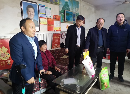 心懷公益、助力扶貧 --- --- 手工之家郝總與邯山區(qū)工商聯(lián)愛(ài)心企業(yè)家一起參加送溫暖春節(jié)慰問(wèn)活動(dòng)