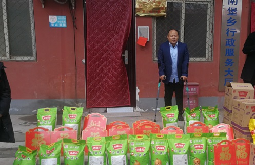 心懷公益、助力扶貧 --- --- 手工之家郝總與邯山區(qū)工商聯(lián)愛(ài)心企業(yè)家一起參加送溫暖春節(jié)慰問(wèn)活動(dòng)