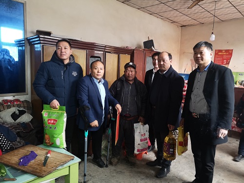 心懷公益、助力扶貧 --- --- 手工之家郝總與邯山區(qū)工商聯(lián)愛(ài)心企業(yè)家一起參加送溫暖春節(jié)慰問(wèn)活動(dòng)