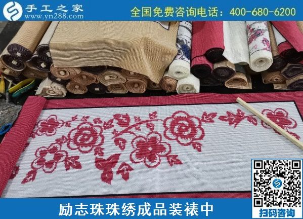 農(nóng)村60歲大媽靠做手工活掙錢，還不耽誤帶孫子(圖1)