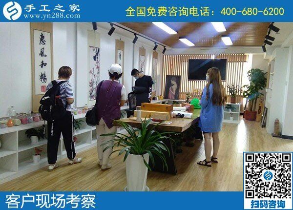 酷暑伏天，來手工之家考察合作的客戶依舊很多(圖1)