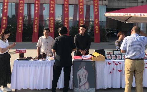 亮相“中國農(nóng)民豐收節(jié)”，勵志珠珠繡等純手工大放異彩(圖1)