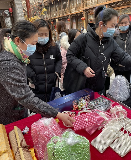 祝福三·八婦女節(jié)，勵志珠珠繡添風采！------記手工之家參加“幸福叢臺、巾幗添彩”手工藝品展