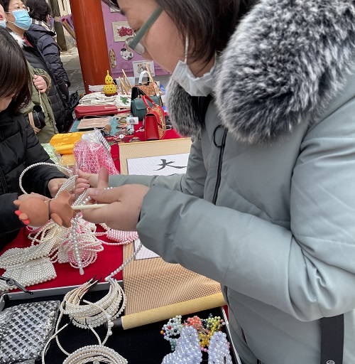 祝福三·八婦女節(jié)，勵志珠珠繡添風采！------記手工之家參加“幸福叢臺、巾幗添彩”手工藝品展