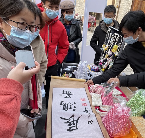 祝福三·八婦女節(jié)，勵志珠珠繡添風采！------記手工之家參加“幸福叢臺、巾幗添彩”手工藝品展