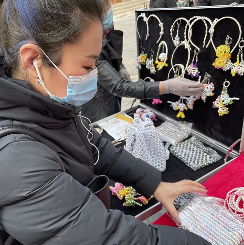 祝福三·八婦女節(jié)，勵志珠珠繡添風采！------記手工之家參加“幸福叢臺、巾幗添彩”手工藝品展