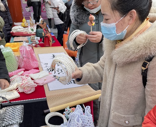 祝福三·八婦女節(jié)，勵志珠珠繡添風采！------記手工之家參加“幸福叢臺、巾幗添彩”手工藝品展