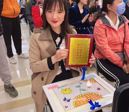一起給他們關(guān)注、關(guān)心、關(guān)愛-----記手工之家受邀參加藍(lán)絲帶行動(dòng)之孤獨(dú)癥孩子“有畫與你講”公益畫展