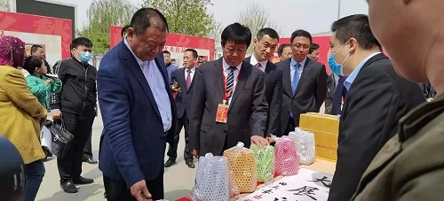 珠繡非遺項目展風采，助力邱縣文冠果花節(jié)----記邱縣第六屆文冠果花節(jié)勝利開幕