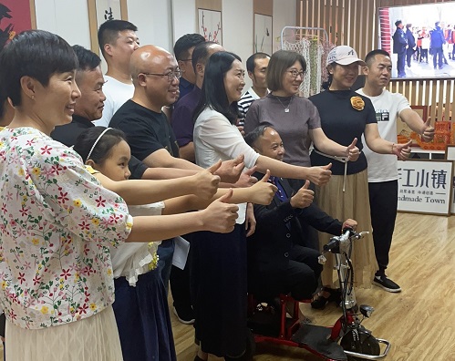 傳遞愛(ài)心，讓社會(huì)美好溫暖------記邯鄲紅十字愛(ài)心公益聯(lián)盟在手工之家