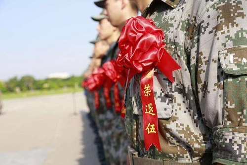 今天，手工之家跟大家一起致敬“最可愛的人”！