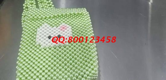 9月14日，正規(guī)供料的手工活，選外發(fā)手工活就要找正規(guī)企業(yè)、合適的手工，圖為勵志珠珠繡串珠產(chǎn)品（珠包）實拍