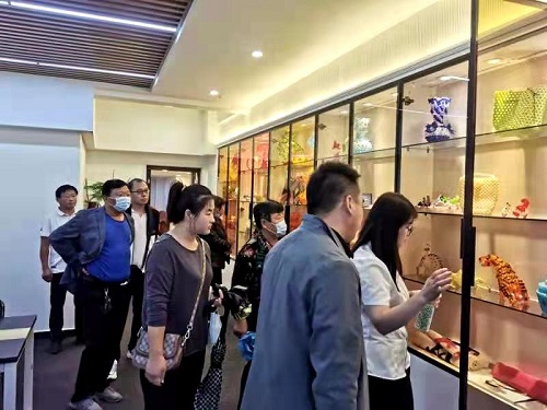 做好珠繡手工，助力鄉(xiāng)村振興 --- --- 記邯鄲學院宋主任一行蒞臨手工之家參觀指導
