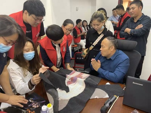 10月4日，拿回家做的手工活，珠繡串珠手工活代理加工項目的加工材料都有啥？看看就知道，圖為手工之家第五期優(yōu)秀繡娘培訓(xùn)會剪影