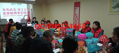 10月11日，想接正規(guī)廠家的手工活，找拿回家做的手工活，看好這兩點，可以放心選擇了，圖為手工之家優(yōu)秀繡娘往期培訓會剪影