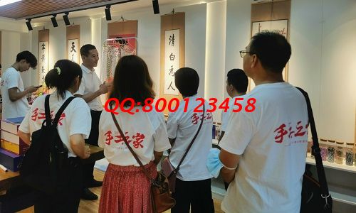 10月11日，想接正規(guī)廠家的手工活，找拿回家做的手工活，看好這兩點，可以放心選擇了，圖為手工之家優(yōu)秀繡娘往期培訓會剪影
