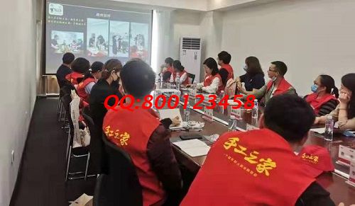 10月12日，簡單好做，珠繡可以寄到家做的手工活對加工人員有什么要求？ 圖為手工之家優(yōu)秀繡娘培訓會剪影