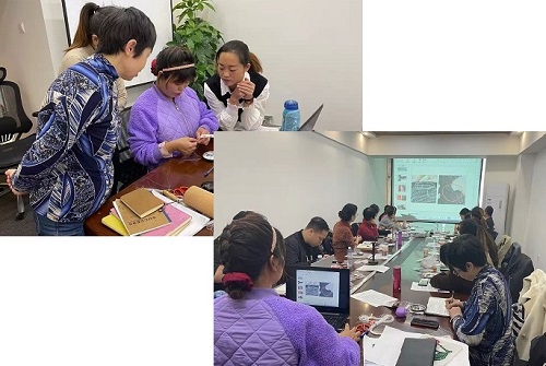 婦女在家做手工活兼職串珠子，業(yè)余掙錢補貼家用(圖1)