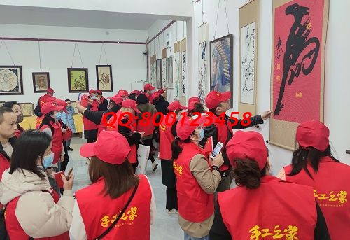 11月27日，可以帶回家做的手工活，手工活代加工，選擇非遺傳統(tǒng)珠繡就對(duì)了，圖為手工之家優(yōu)秀繡娘歷次線下培訓(xùn)會(huì)剪影