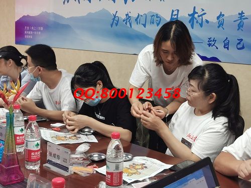 11月27日，可以帶回家做的手工活，手工活代加工，選擇非遺傳統(tǒng)珠繡就對(duì)了，圖為手工之家優(yōu)秀繡娘歷次線下培訓(xùn)會(huì)剪影