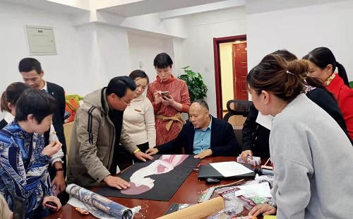 2021如何在家掙錢？越來(lái)越多人選擇手工活加工(圖1)