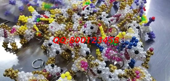 11月9日，手工活加工，可以帶回家做的手工活，長期穩(wěn)定、安全放心就選手工之家，圖為勵志珠珠繡串珠小飾品實拍