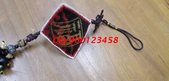 11月10日，想做手工活掙錢(qián)，正規(guī)手工活外發(fā)加工項(xiàng)目可以自己做，也可以代理加工，圖為勵(lì)志珠珠繡小飾品成品實(shí)拍