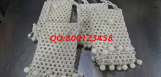 11月12日，多發(fā)材料，拿回家做的手工活，這個手工活外發(fā)加工企業(yè)一直這樣做，圖為勵志珠珠繡手工珠包成品實拍