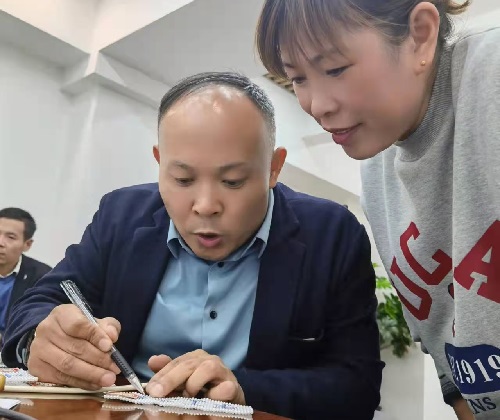 返鄉(xiāng)創(chuàng)業(yè)，開珠繡手工工作室是她的選擇--- --- 記手工之家優(yōu)秀代理加工補(bǔ)貼政策之優(yōu)秀代理焦女士