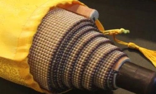 3月13日，在家做手工活，正規(guī)手工活外發(fā)加工企業(yè)的材料倉(cāng)庫(kù)，是這樣對(duì)外寄發(fā)材料的，圖為勵(lì)志珠珠繡成品細(xì)節(jié)實(shí)拍