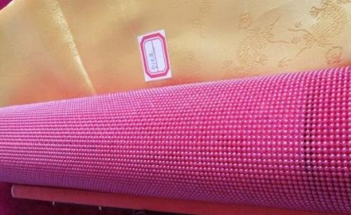 3月19日，拿回家做的手工活，在家做手工活掙錢，手工之家的珠繡串珠材料包里都有什么？圖為勵志珠珠繡串珠成品手工剪影