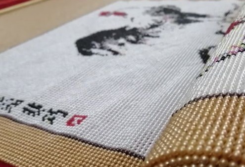 3月25日，可以寄到家做的手工活，在家做手工活掙錢，手工之家的誠(chéng)信不變，圖為勵(lì)志珠珠繡成品細(xì)節(jié)實(shí)拍